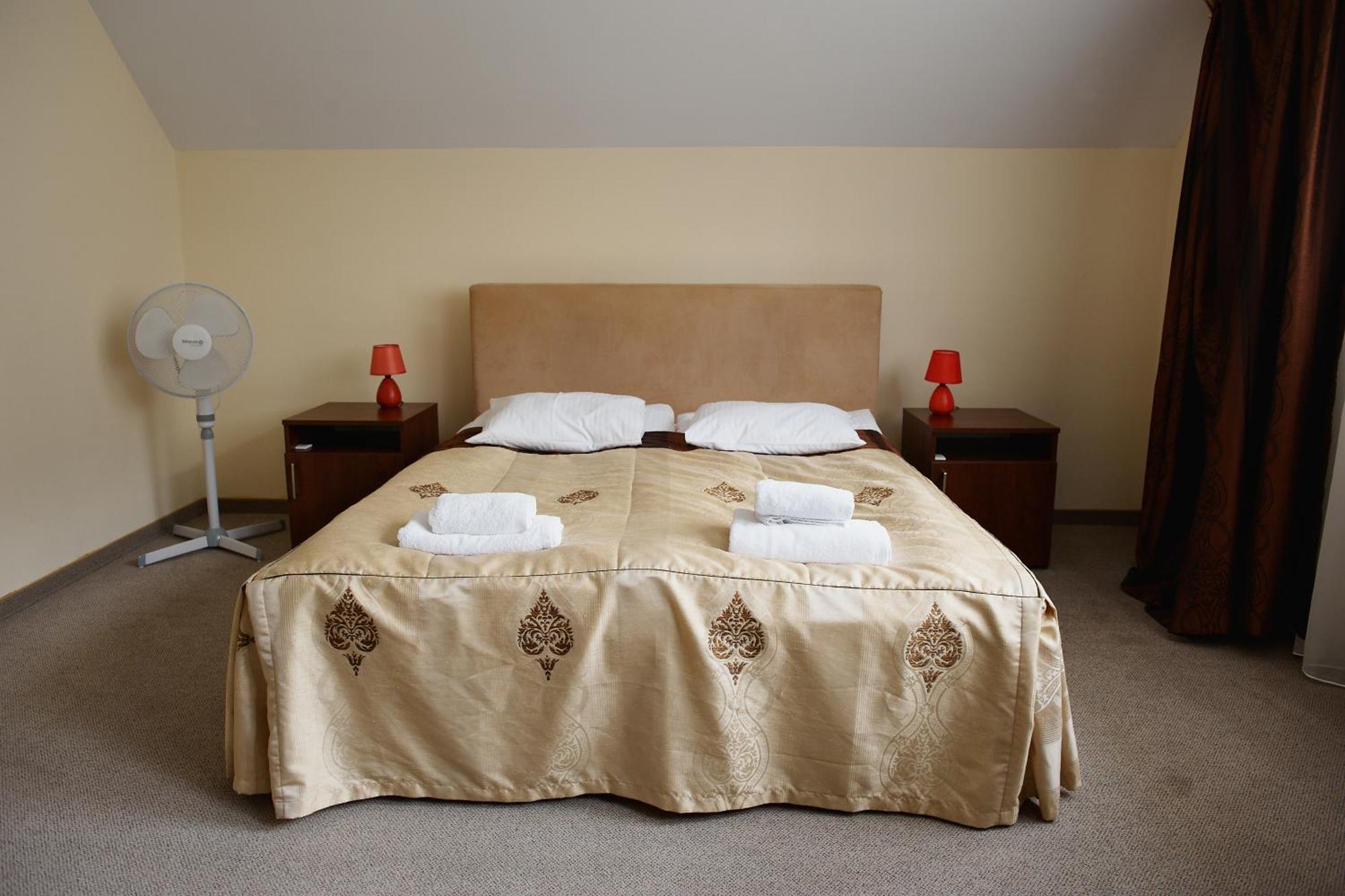 Hotel Marina Nielisz Habitación foto
